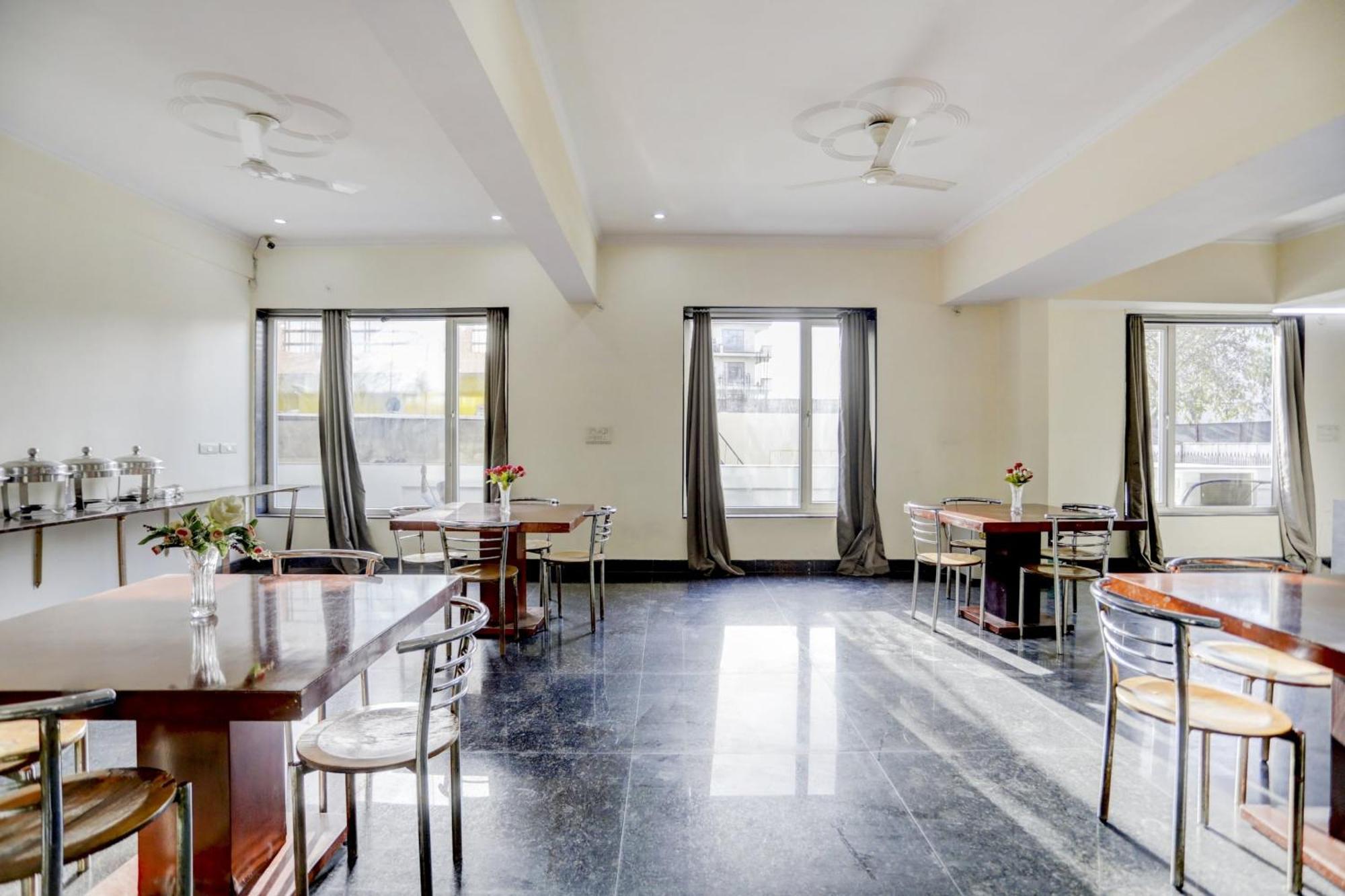 Super Town House Hi5 Aditya International Bhubaneswar Buitenkant foto