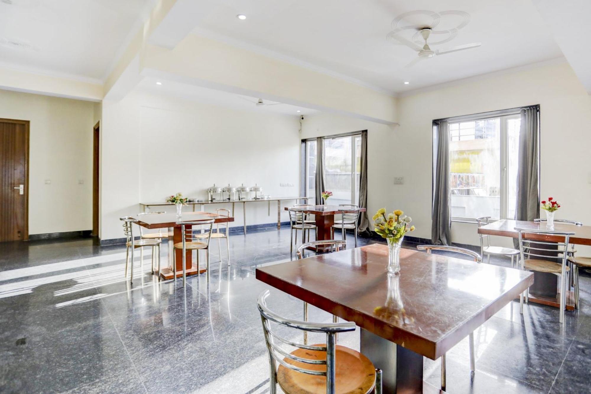 Super Town House Hi5 Aditya International Bhubaneswar Buitenkant foto