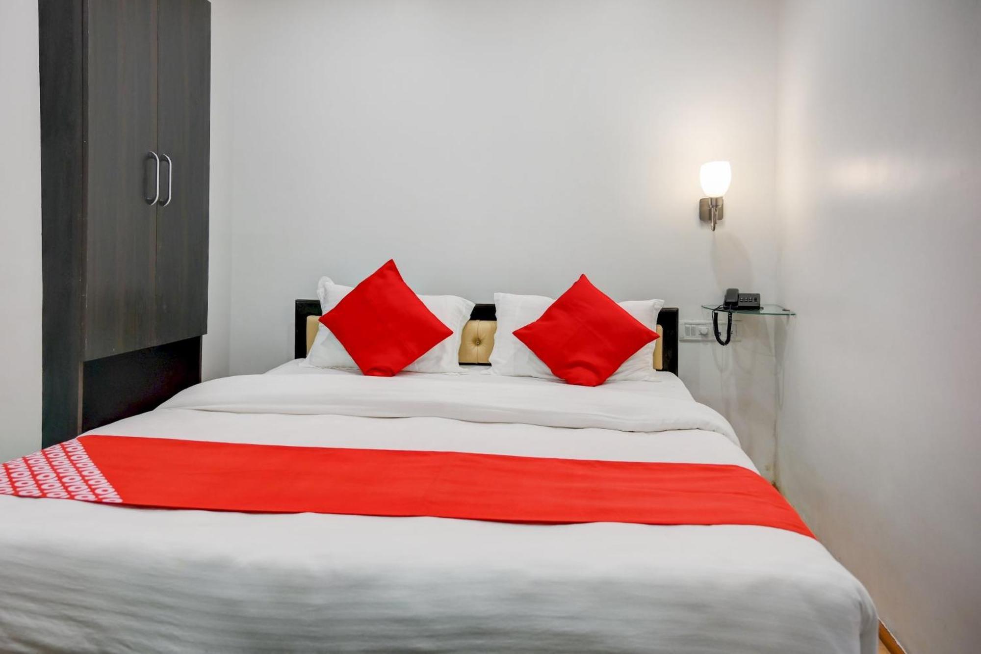 Super Town House Hi5 Aditya International Bhubaneswar Buitenkant foto