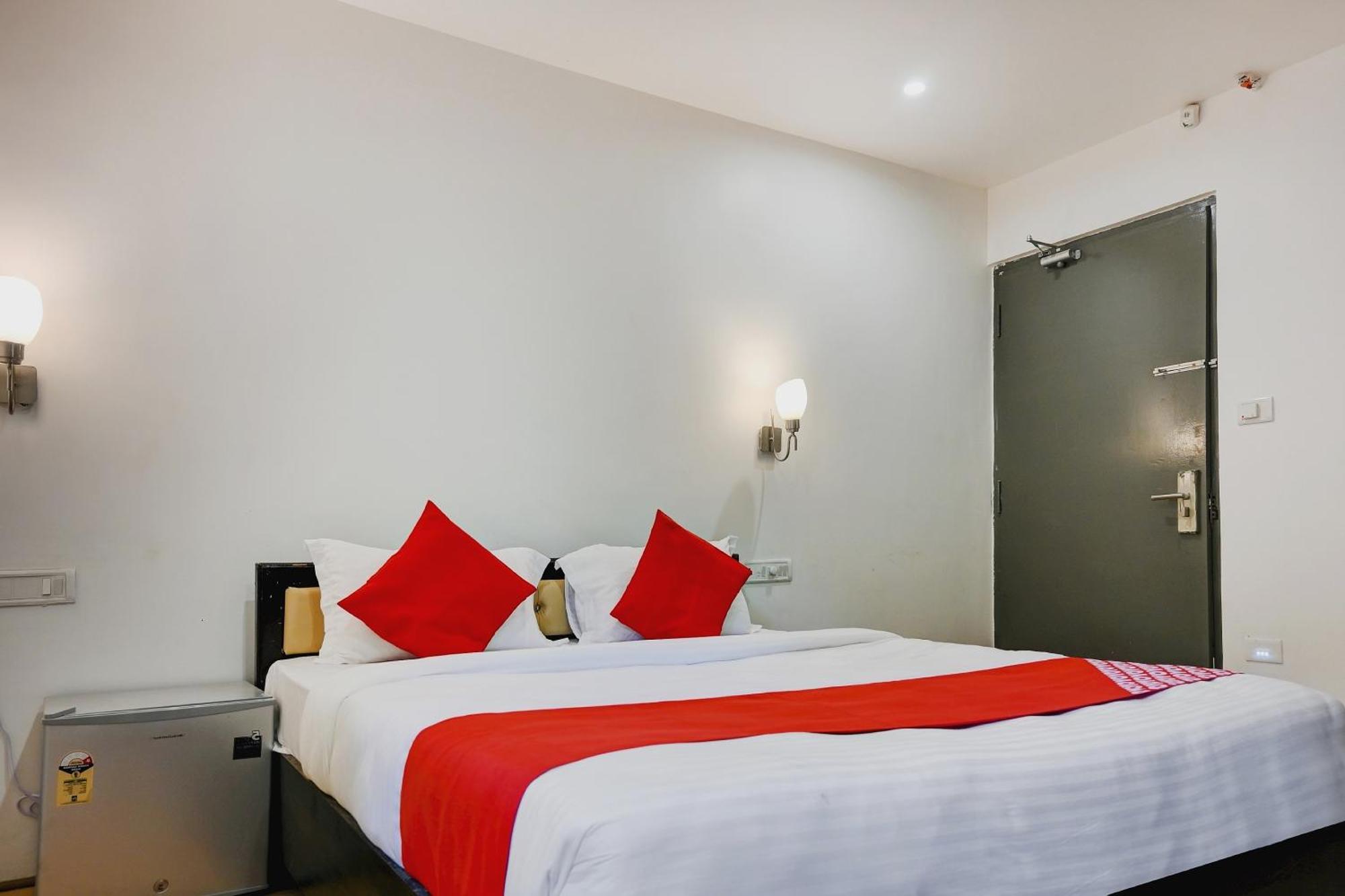 Super Town House Hi5 Aditya International Bhubaneswar Buitenkant foto