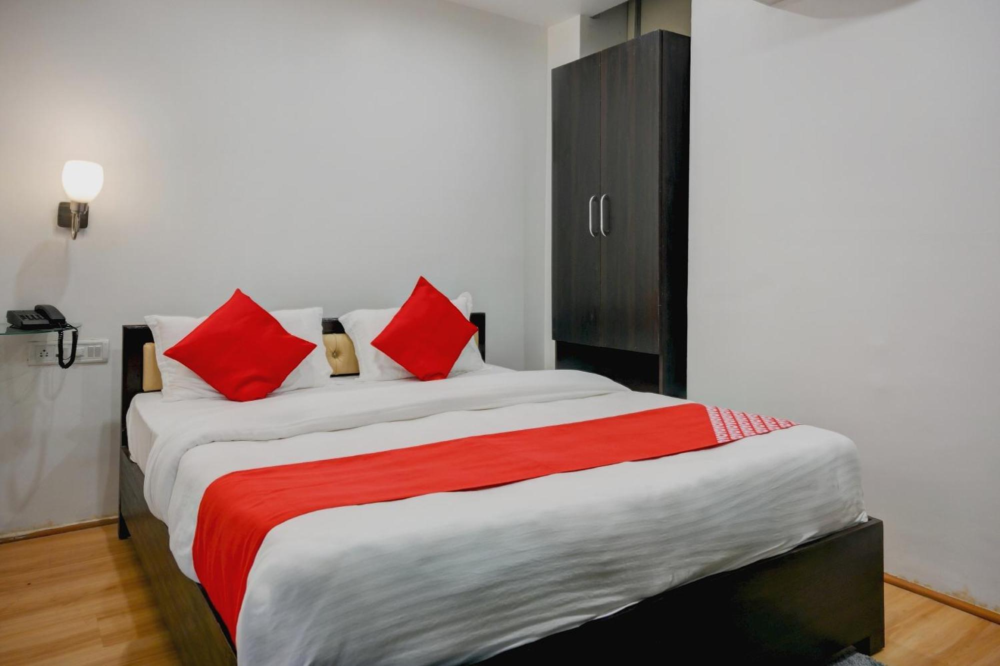 Super Town House Hi5 Aditya International Bhubaneswar Buitenkant foto